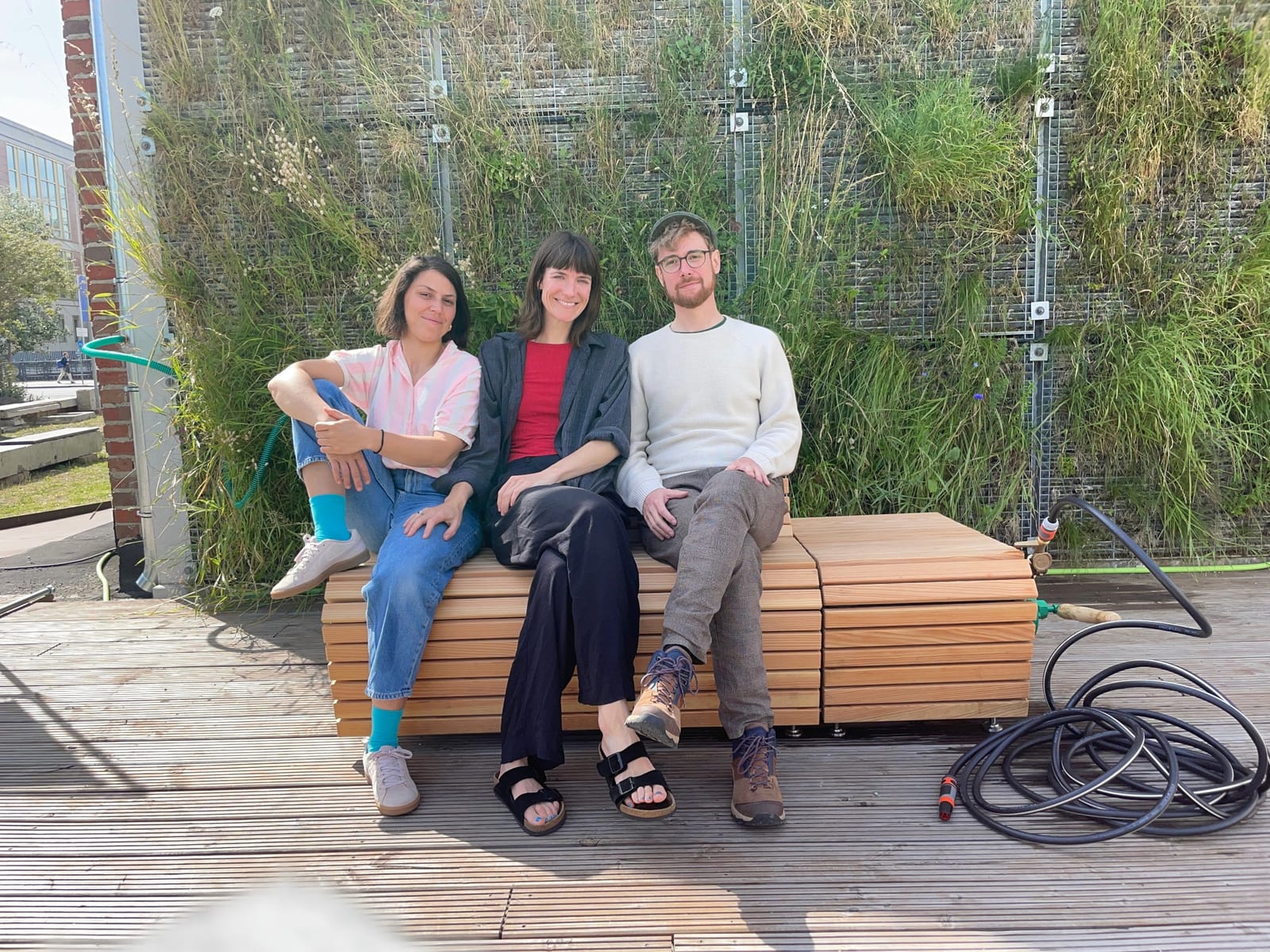 Regenmodule-Team vor der Bundesstiftung Bauakademie