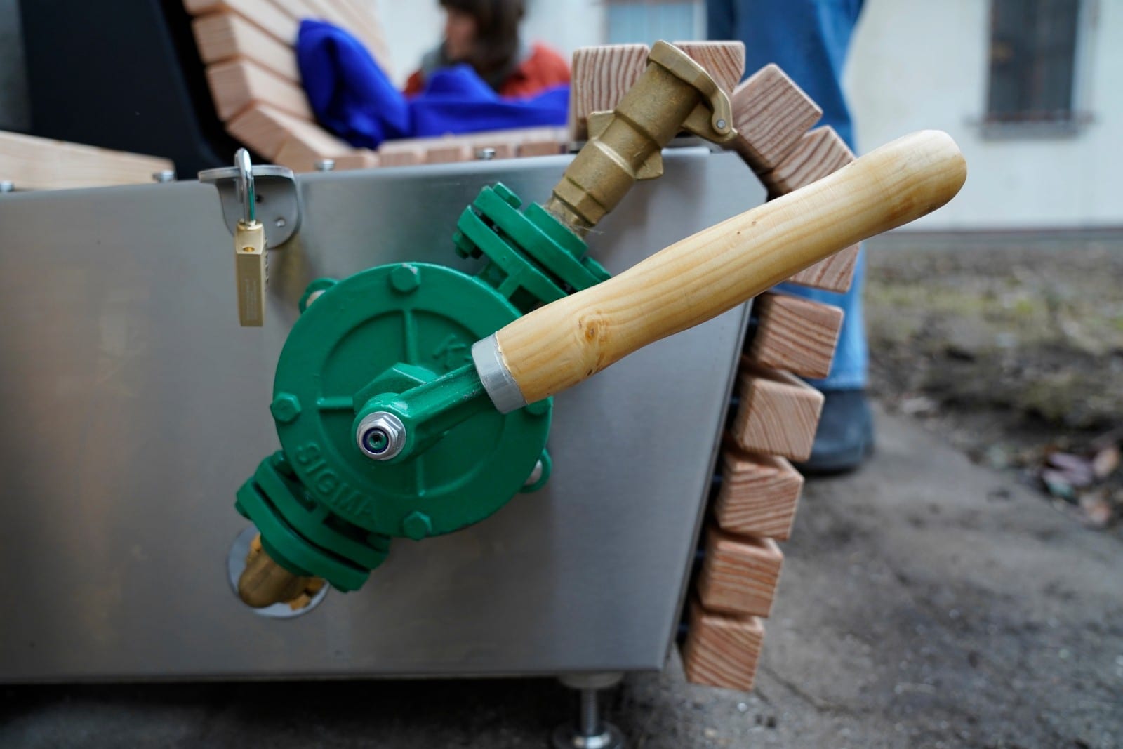 Handpumpe der Regenwasserbank